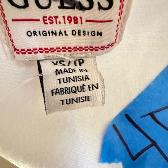 Guess jacket with embroidered details on the sleeves, size XS. The jacket also h - Picture 6 of 12